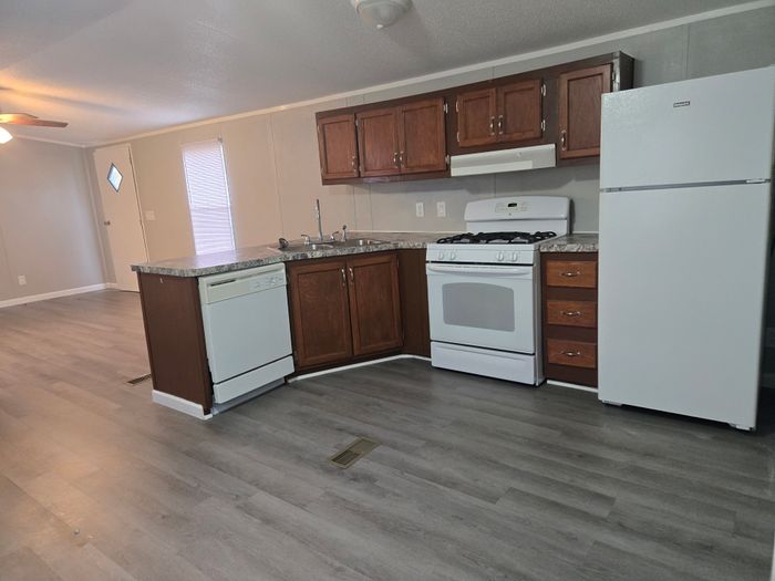 Oak Creek - Unit 4608St - Kitchen