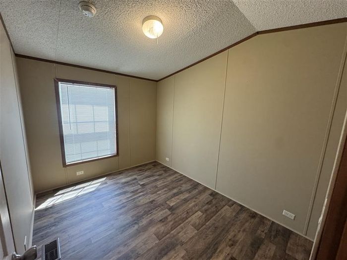Fort Wayne MHC - Unit 847 - Bedroom