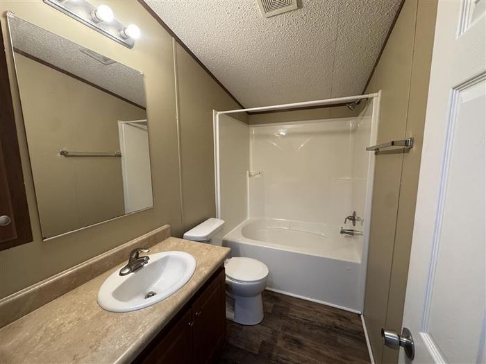 Fort Wayne MHC - Unit 734 - Bathroom