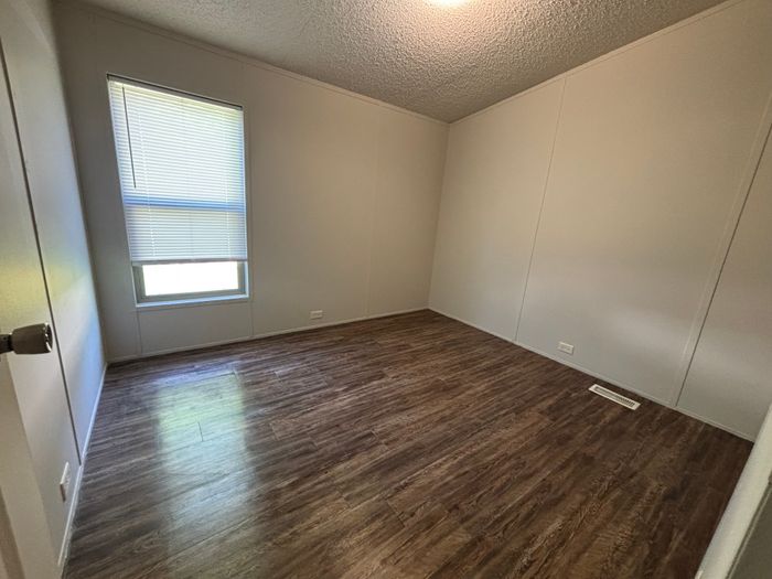 Bluegrass Meadows - Unit A10 - Bedroom