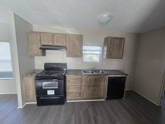 Clayton MHP - Unit 103 - Kitchen