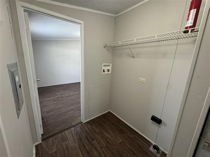 Fort Wayne MHC - Unit 739 - Entryway