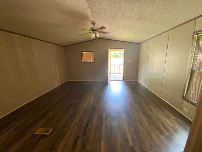 Woodward Estates MHP - Unit 60 - Interior