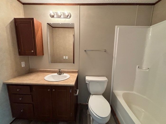 Fort Wayne MHC - Unit 811 - Bathroom