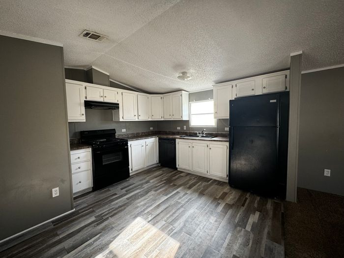 Meadow Acres - Unit 37 - Kitchen