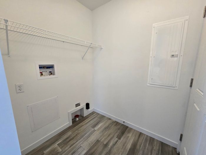 Madison MHC - Unit CV18 - Entryway