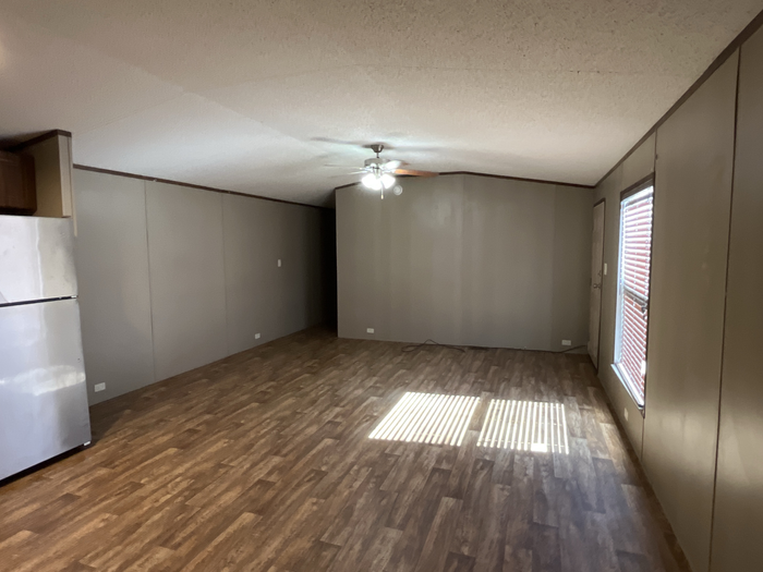 Eastern Villa MHP OK - Unit 21 - Interior