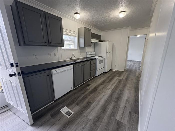 South Bluff MHP - Unit 307 - Kitchen