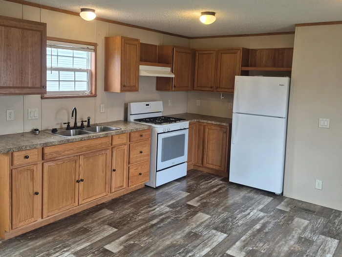 Pine Crest - Unit 68 - Kitchen