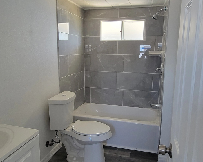 May Manor MHP - Unit Carl 304 - Bathroom