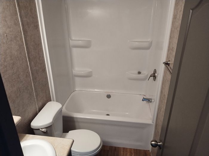 Gateway RV - Unit 452 - Bathroom