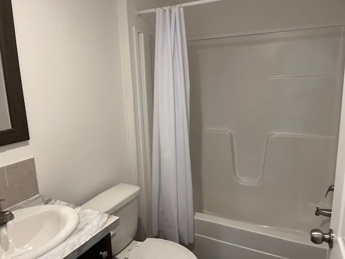 Lakewood Village MHC and RV Resort - Unit 277 - Bathroom