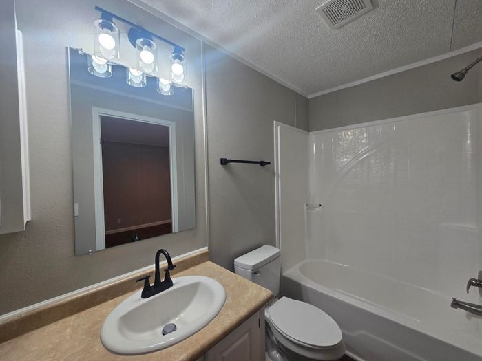 Royal Highlander - Unit BO1006 - Bathroom