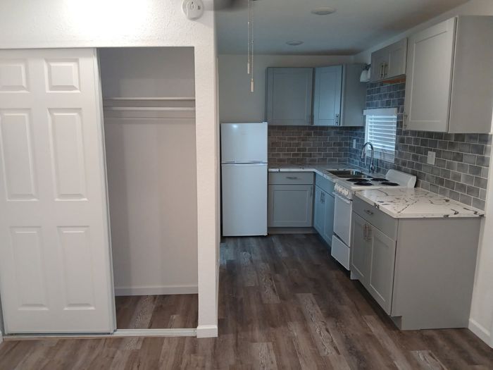 Rosehaven Estates & RV Resort - Unit 411 - Kitchen