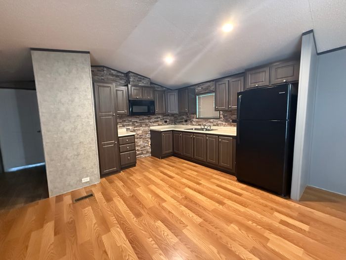 Evergreen MHP - Unit 86 - Kitchen