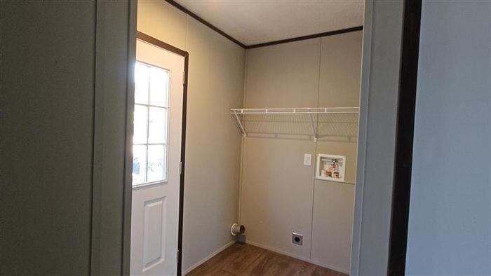 Sunnyvale Estates MHP - Unit 82 - Entryway