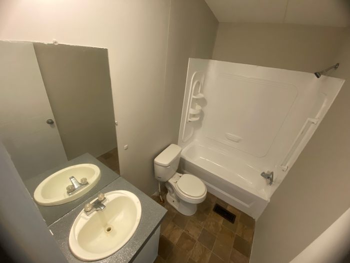 Sunnyvale Estates MHP - Unit 58 - Bathroom