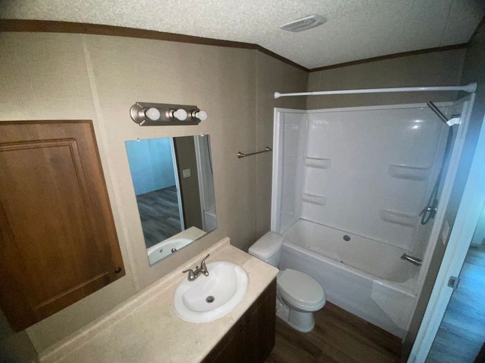 Sunnyvale Estates MHP - Unit 141 - Bathroom