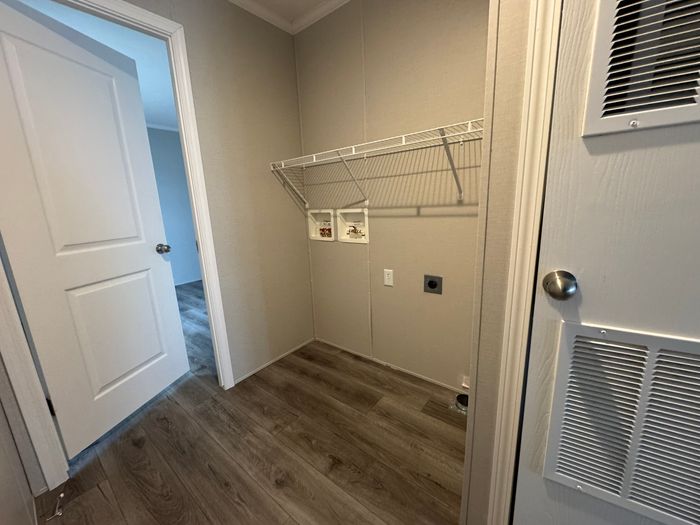 Countryside Estates KS - Unit I24 - Entryway
