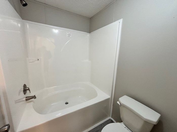 Fort Wayne MHC - Unit 941 - Bathroom