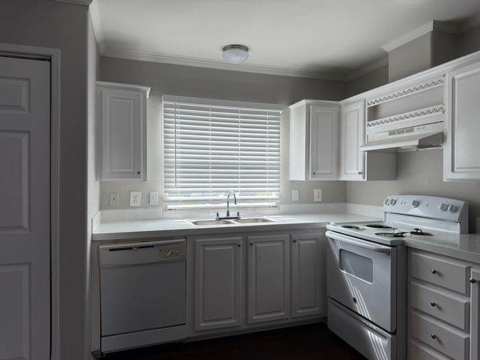Clarke Springs - Unit 16059C - Kitchen