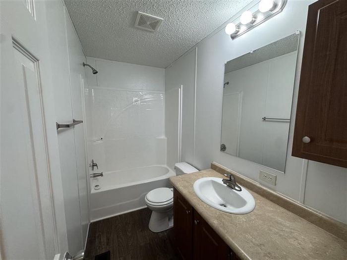 Fort Wayne MHC - Unit 620 - Bathroom
