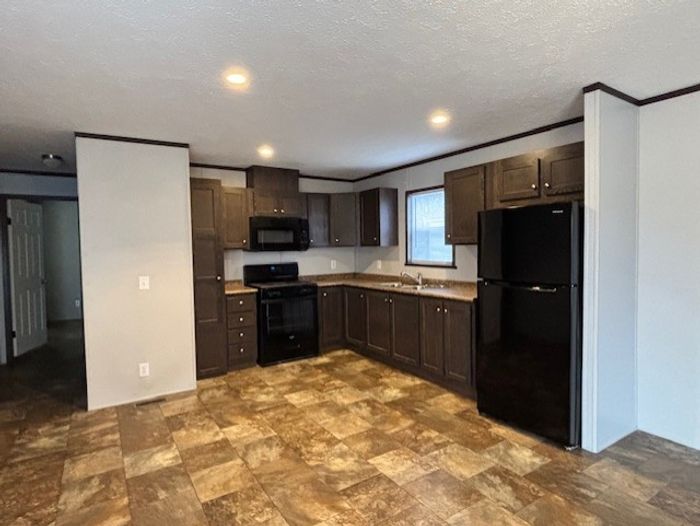 Fort Wayne MHC - Unit 210 - Kitchen