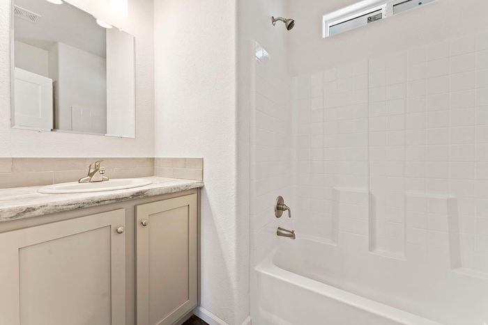 Grand Missouri - Unit 216 - Bathroom