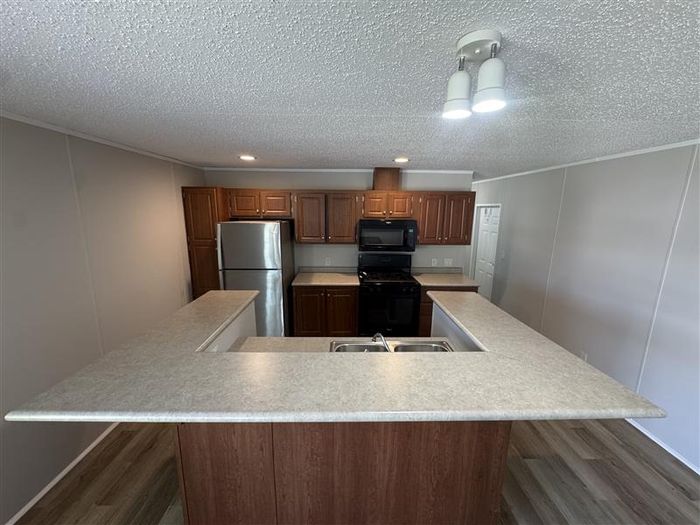 Fort Wayne MHC - Unit 528 - Kitchen
