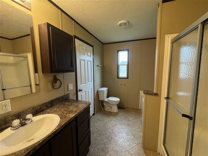 Fort Wayne MHC - Unit 935 - Bathroom