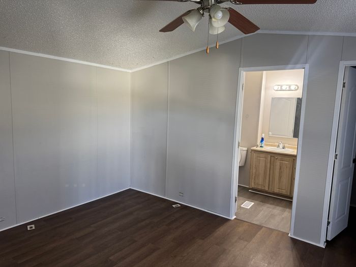 Pineview MHC - Unit 105 - Interior