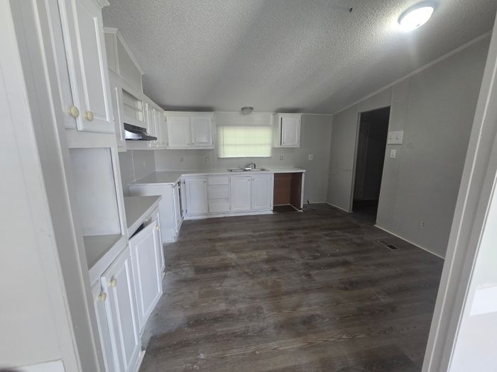 Lafayette Park MHP - Unit 139 - Kitchen