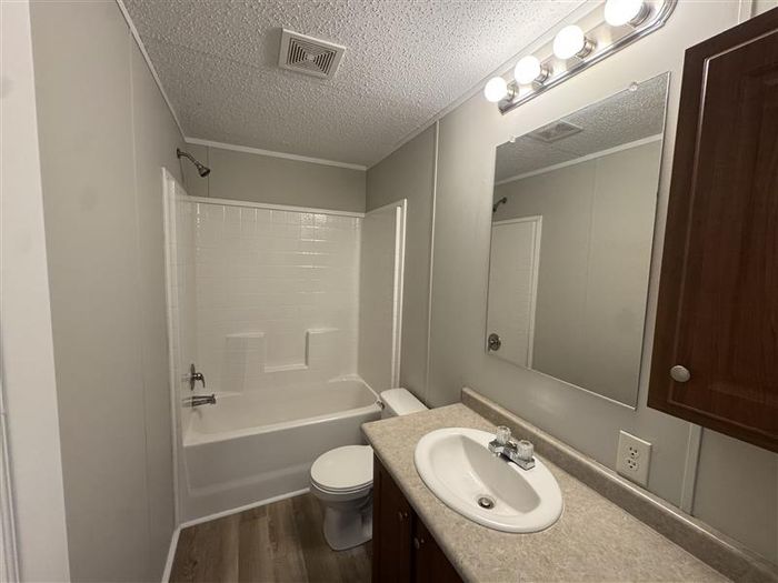 Fort Wayne MHC - Unit 528 - Bathroom