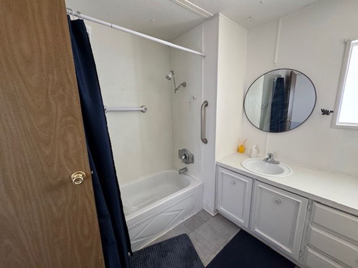 Agave Village LLC - Unit G12 - Bathroom