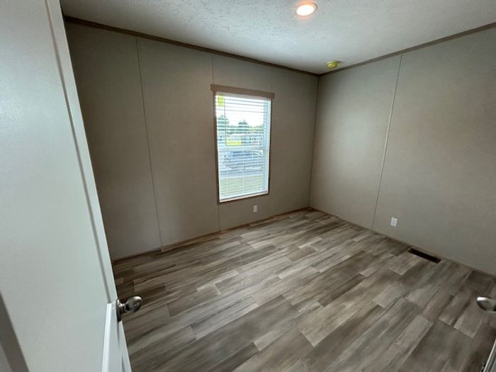 Pleasant Ridge MHP - Unit 156S - Bedroom