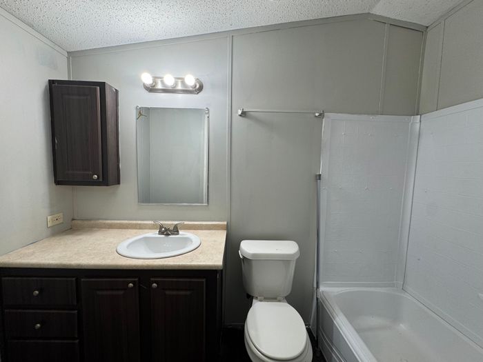 Eagles MHP - Unit 21 - Bathroom