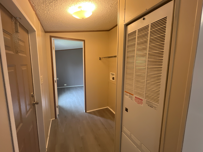 Eastern Villa MHP OK - Unit 92 - Entryway