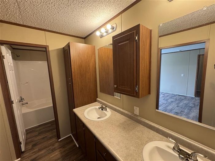 Fort Wayne MHC - Unit 875 - Bathroom