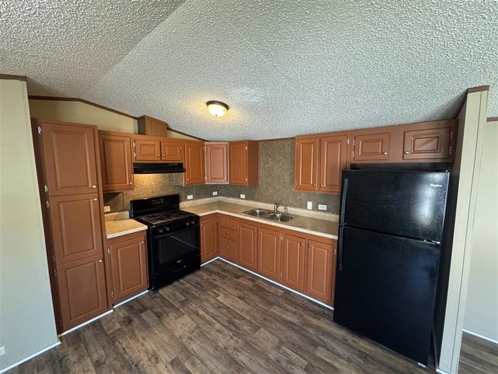 Fort Wayne MHC - Unit 734 - Kitchen