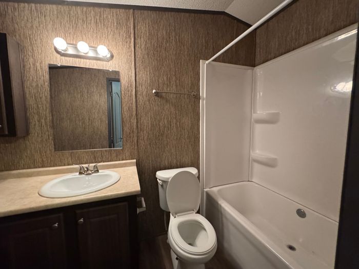 Gateway RV - Unit 22 - Bathroom