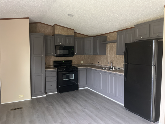 Eastern Villa MHP OK - Unit 92 - Kitchen