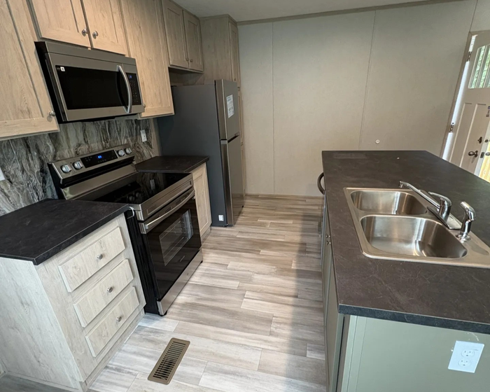 Willow Oaks MHP - Unit 106B - Kitchen