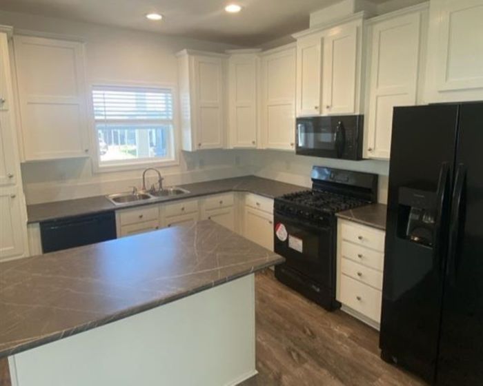 Grand Missouri - Unit 258 - Kitchen