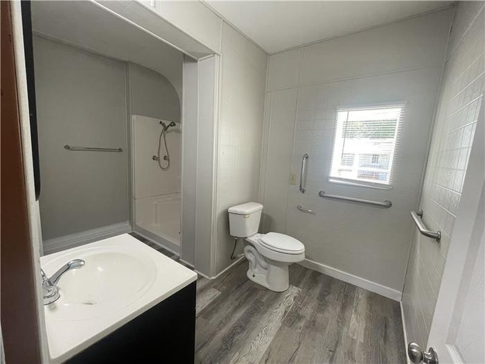 Ashland Heights - Unit 19 - Bathroom