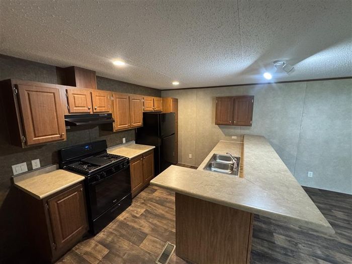 Fort Wayne MHC - Unit 321 - Kitchen