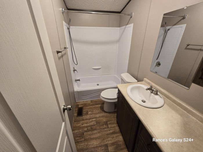 Rolling Hills MHP - Unit 79 - Bathroom
