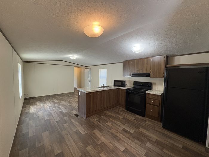 Willow Oaks MHP - Unit 103H - Kitchen