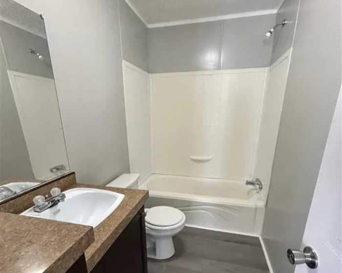 Madison MHC - Unit RB20 - Bathroom