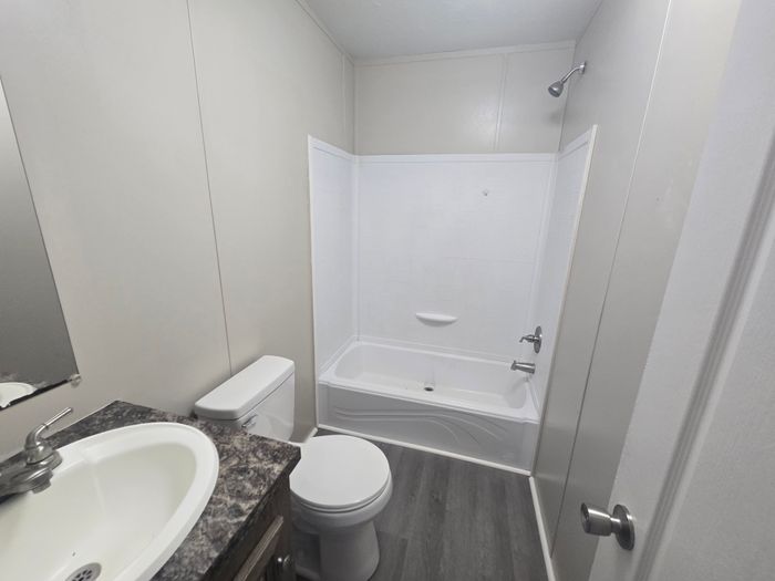 Clayton MHP - Unit 52 - Bathroom