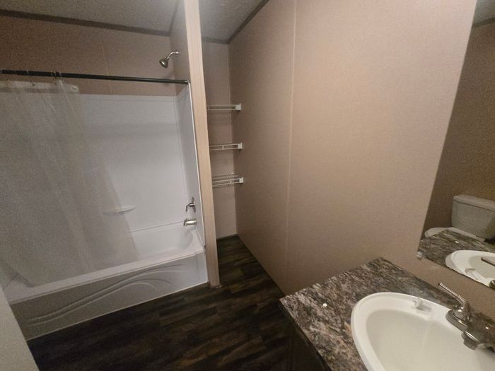 Jonesboro MHP - Unit A61 - Bathroom
